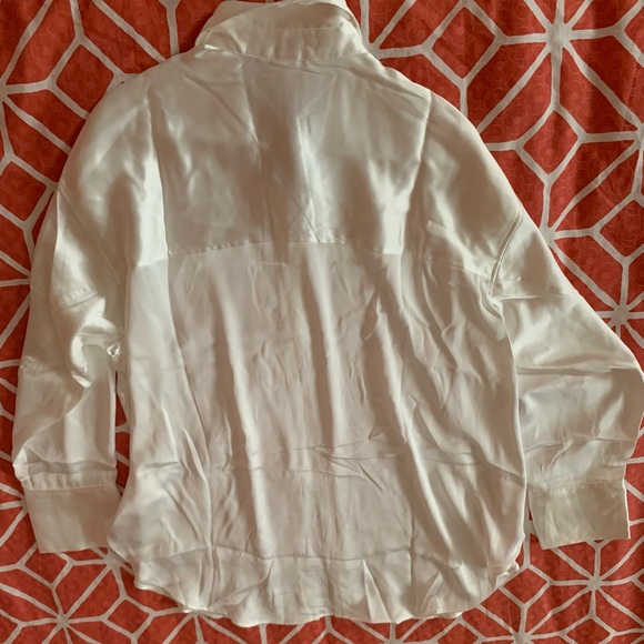 New white satin blouse from H & M. Size Large - Picture 5 of 6
